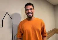 Ex-BBB Vinicius desabafa sobre críticas após assumir sexualidade imagem