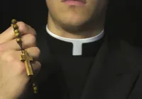 Falso agente da CIA é preso vestido de padre em Goiás imagem