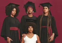 Formandos de Salvador terão chapéu de formatura para cabelos crespos imagem
