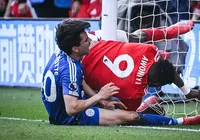 Jogador entra em coma induzido após grave lesão na Premier League