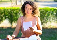 Jornalista Josy Miranda lança livro de cartas e estreia como cantora