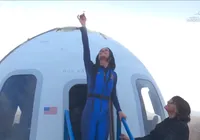 Katy Perry retorna de missão no espaço e atitude surpreende; veja imagem