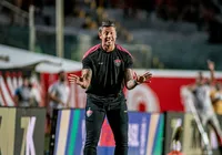Novo Alerrandro? Carpini confirma acerto com centroavante imagem