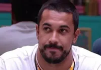 Maike é eliminado do BBB 25 em meio a agressões contra Renata imagem
