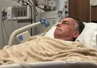 Marcas da facada: relembre as cirurgias de Bolsonaro após ataque imagem