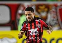 Matheuzinho é expulso e desfalca o Vitória no clássico Ba-Vi imagem