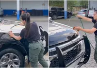 Policial pode ser presa por postar vídeo lavando viatura; assista imagem
