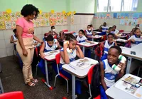 Prefeitura de Salvador garante piso salarial para professores; entenda imagem