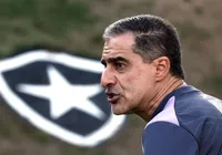 Renato Paiva é xingado de 'burro' pela torcida do Botafogo; assista imagem