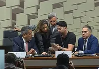Rico Melquiades joga no Tigrinho na CPI das Bets e perde; assista imagem