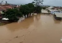 Rio transborda e famílias ficam desabrigadas em Santo Amaro imagem
