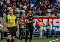 “Se fosse peteleco ele teria expulsado”, ironiza Thiago Carpini imagem