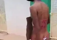 Suspeito de roubo é obrigado a usar calcinha fio-dental em Salvador; assista imagem