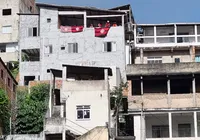 Torcida rubro-negra marca presença em varandas próximas à Fonte Nova