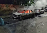 Traficantes do CV tocam terror e incendeiam carros em bairro de Salvador imagem