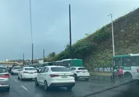 Trânsito fica congestionado por manifestação na Av. Paralela imagem