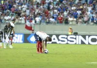 VAR aponta trança pé em pênalti polêmico a favor do Bahia; assista imagem