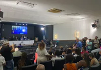 Vereadores esvaziam plenário após pressão dos servidores por reajuste imagem