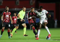 Vitória perde para o Flamengo e segue sem vencer no Brasileirão imagem