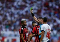 Vitória termina primeiro tempo do Ba-Vi com três amarelos
