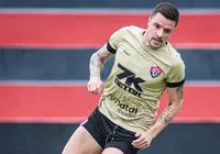 Vitória viaja para enfrentar o Cerro Largo sem Renato Kayzer