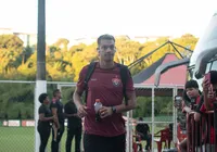 Zagueiro do Vitória evolui de lesão e pode ser opção contra o Vasco imagem