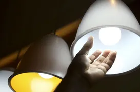 Bandeira vermelha na conta de luz puxa inflação de junho em Salvador - Imagem