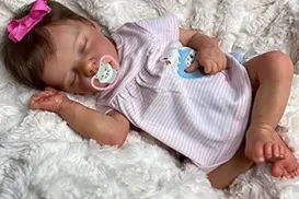 Mulher pede afastamento do trabalho para cuidar de bebê reborn; saiba o resultado - Imagem