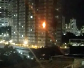 VÍDEO: apartamento pega fogo em condomínio da Avenida Paralela
