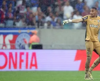 Veja análise do VAR que revogou expulsão de John contra o Bahia - Imagem