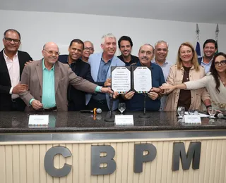 Bahia assina memorando para instalação de usina de vidro solar