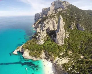 Brasil tem duas praias entre as 50 mais bonitas do mundo; confira