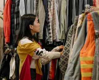 Brechós e boas práticas: saiba como você pode reduzir o impacto da indústria da moda