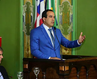 Bruno Reis veta parcialmente três projetos cruciais para educação