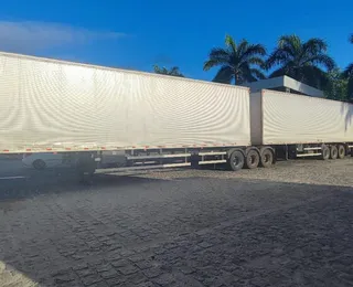 Carga de leite roubada é recuperada pela polícia no interior da Bahia
