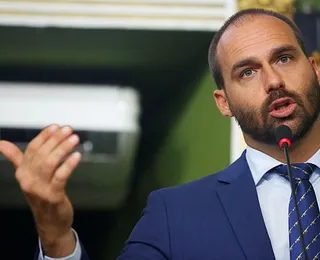 Eduardo Bolsonaro avalia saída do PL e flerta com outro partido