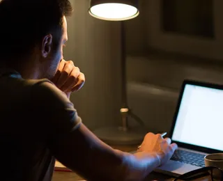 Trabalho em plataformas digitais cresce, mas expõe precarização