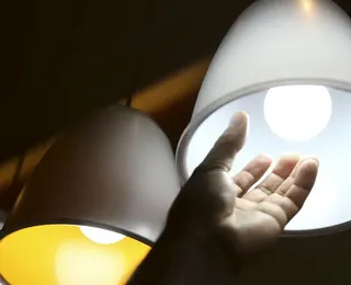 Bandeira vermelha na conta de luz puxa inflação de junho em Salvador