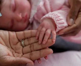 Donos de bebês reborn podem pagar caro por levar bonecos em hospital