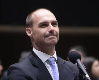 Eduardo Bolsonaro apresenta atestado médico para justificar falta