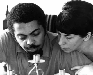 Em velório de Nana Caymmi, Gilberto Gil beija corpo da ex-esposa