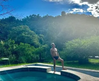 Alexandre de 'A Viagem' vive há 30 anos em casa na floresta