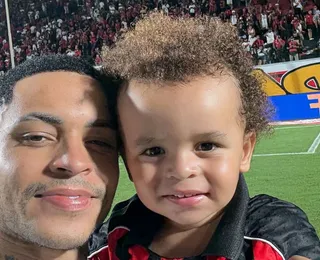 Filho de Matheuzinho, JP lidera festa da torcida do Vitória; assista