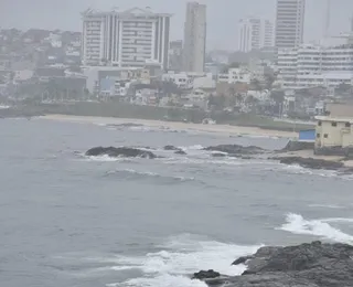 Vai parar de chover? Frente fria perde força em Salvador
