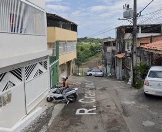 Homem é preso e menor apreendido após dupla manter refém