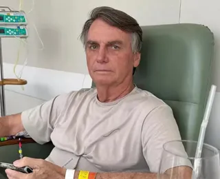 Imagem forte! Bolsonaro publica foto da barriga aberta com intestino à mostra