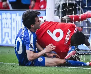 Jogador entra em coma induzido após grave lesão na Premier League