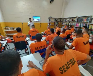 Pedagogo transforma vidas com educação no sistema prisional da BA