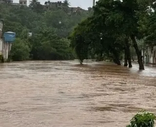 Santo Amaro decreta situação de emergência após rio transbordar