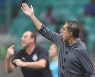 Renato Paiva aplaude torcida do Bahia na Fonte Nova; assista
